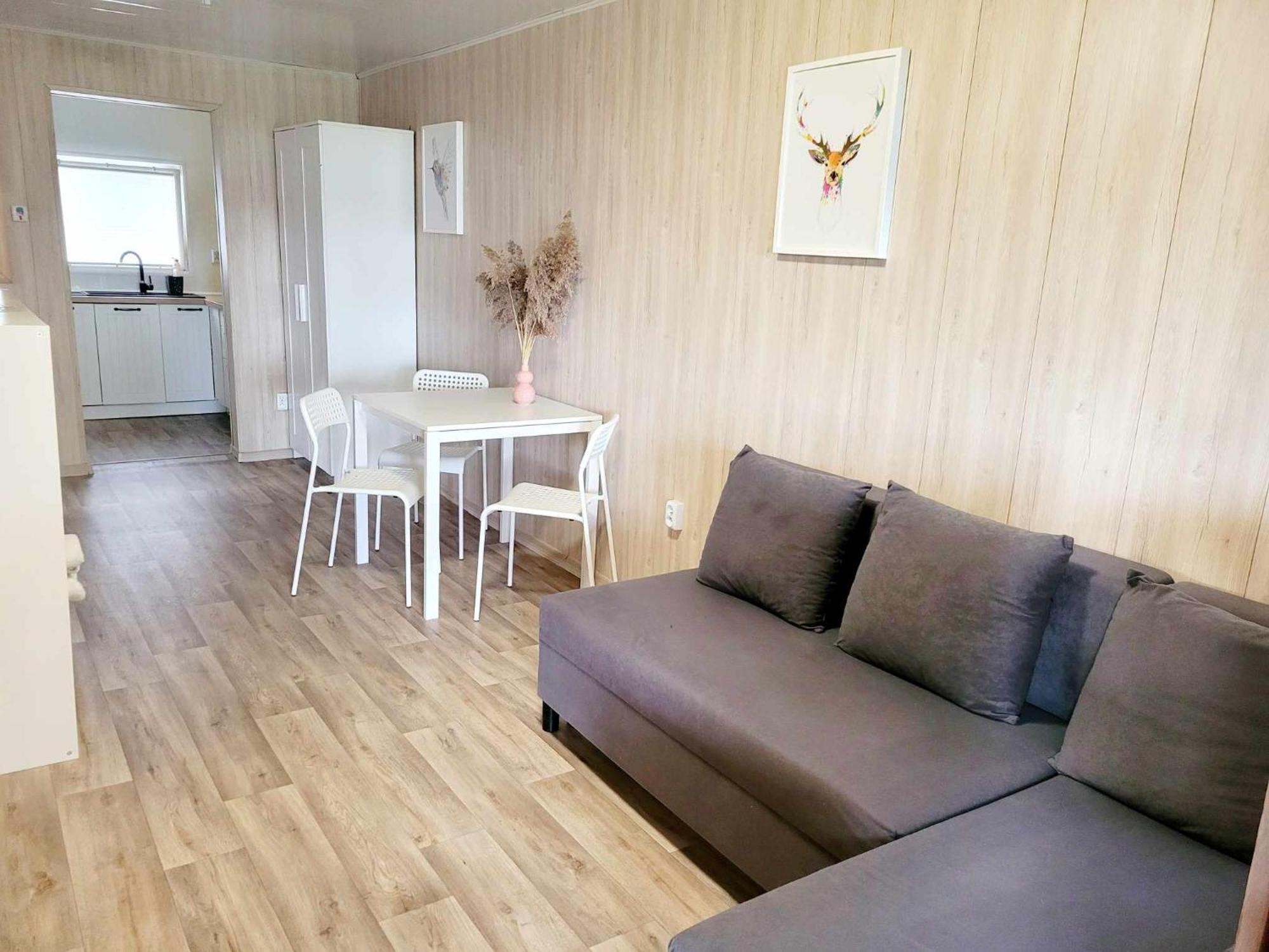 Nad Jeziorem Przy Lini Brzegowej Gorowychy, Pomorze